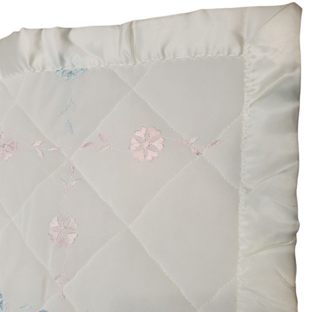 Vintage White Quilted Floral Embroidered Baby Comforter Blanket Satin Trim 48x35